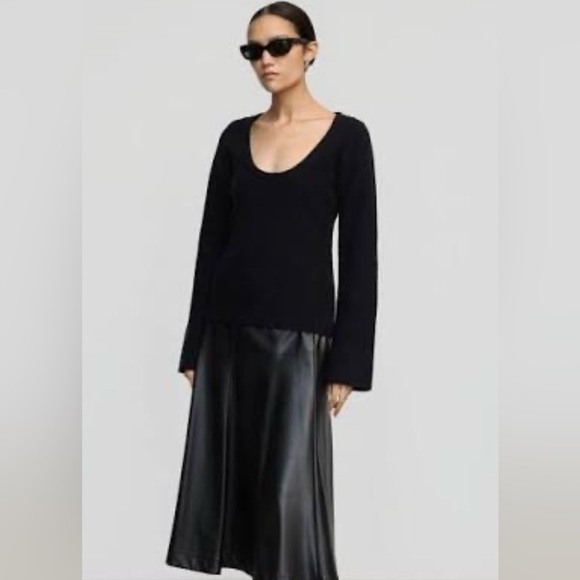 Modern Citizen Sweaters - NWOT: Modern Citizen Black Camilla Seam-Detail Scoop-Neck Sweater, sz. Small